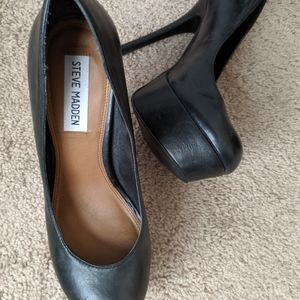 Steve Madden black pumps